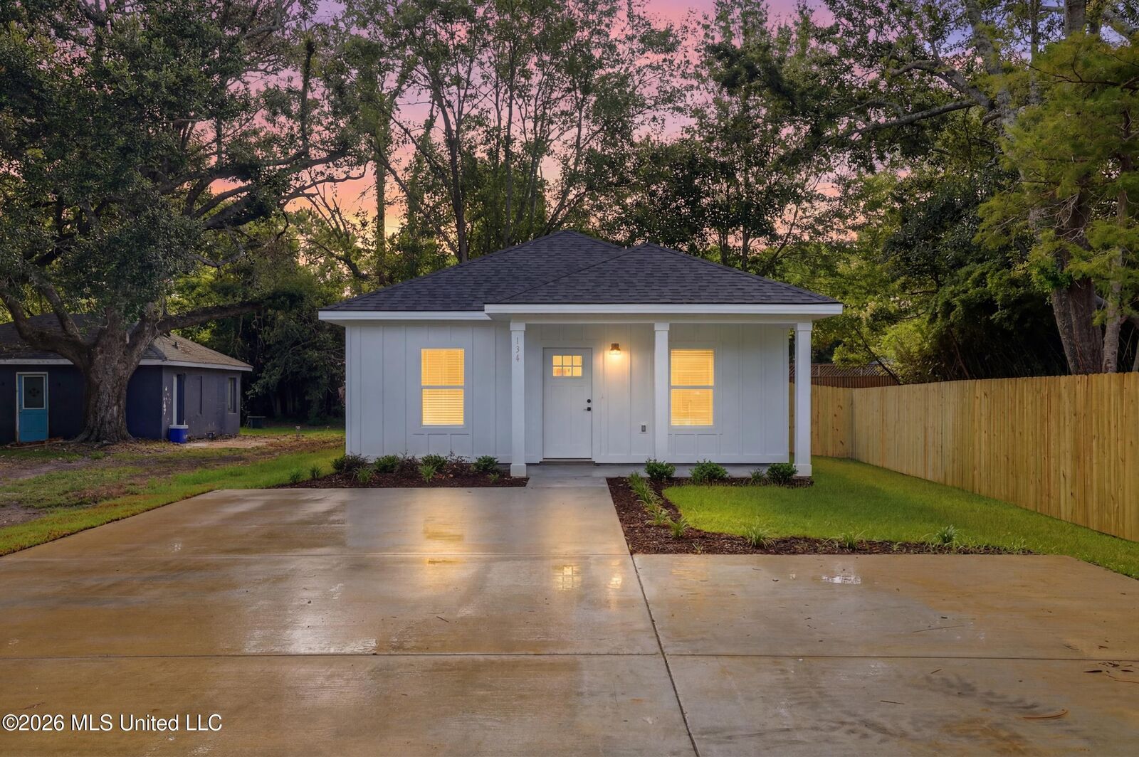 Property Photo:  154 Balmoral Avenue  MS 39531 