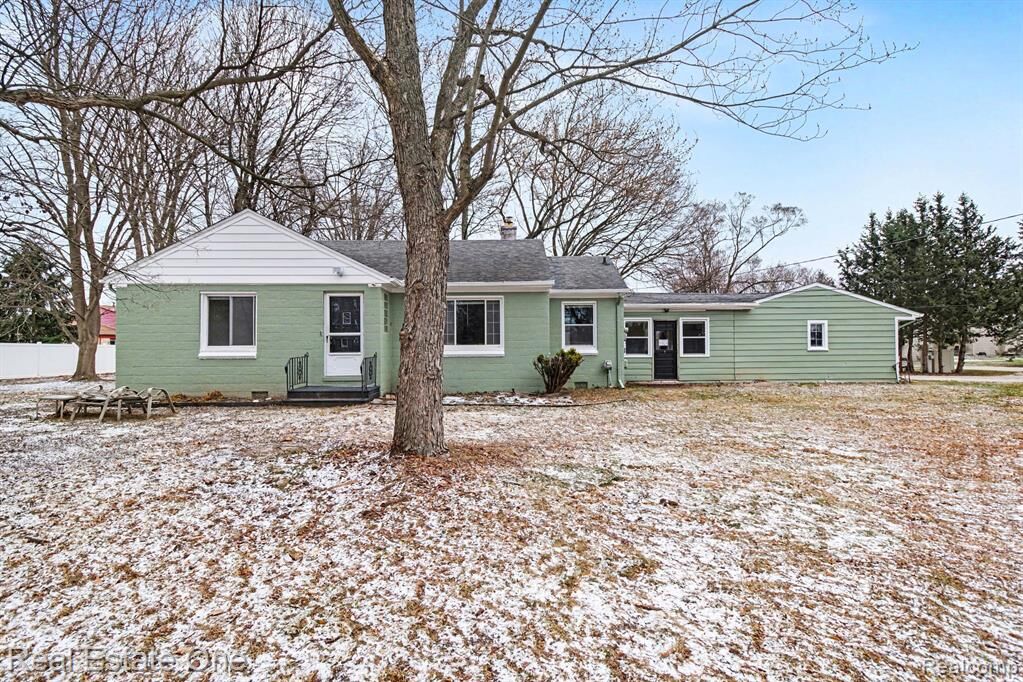 Property Photo:  28730 Ranchwood Drive  MI 48076 2403 