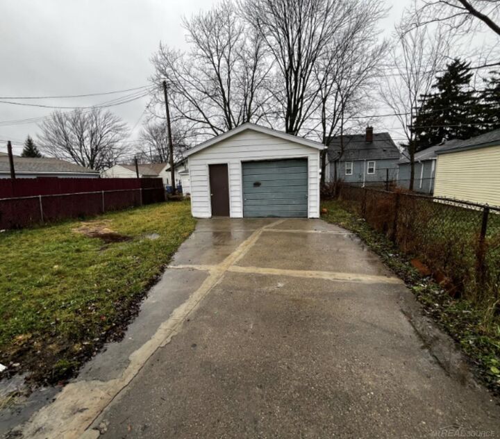 Property Photo:  8647 Chalmers Avenue  MI 48089 
