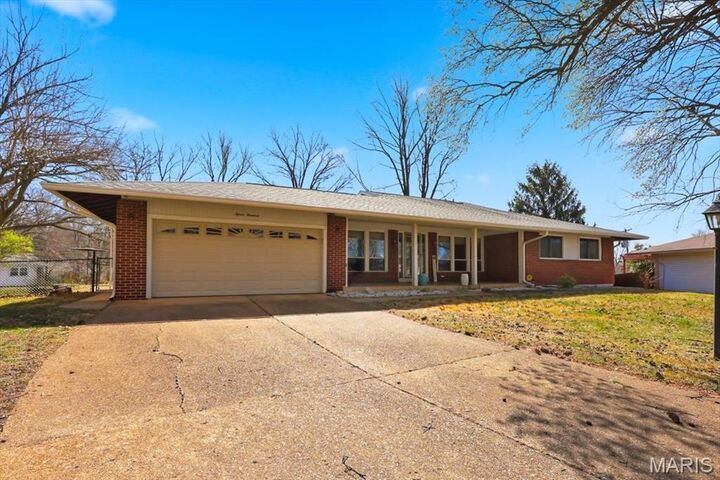 Property Photo:  1500 Heirloom Court  MO 63146 