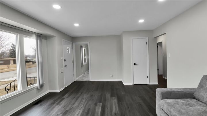 Property Photo:  406 N Park Drive  IL 60425 