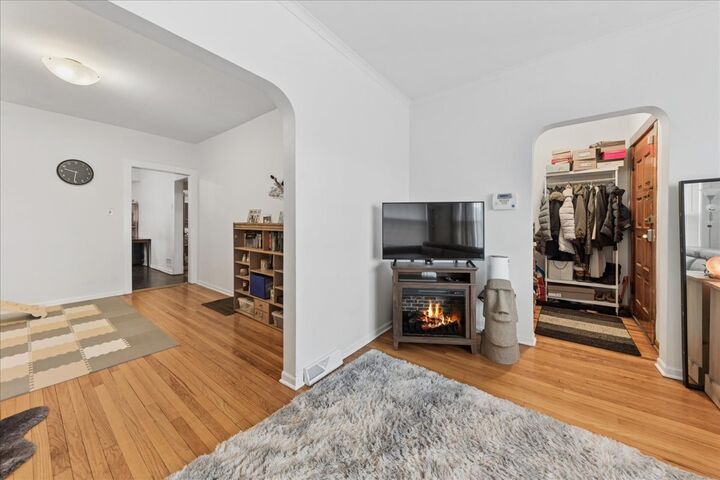 Property Photo:  5338 N Kedzie Avenue  IL 60625 