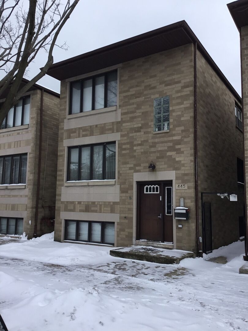 Property Photo:  445 W 37th Street Garden  IL 60609 