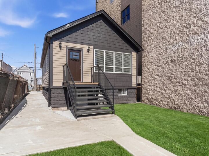 Property Photo:  638 W 47th Street  IL 60609 