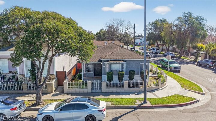 Property Photo:  200 E Century Boulevard  CA 90003 