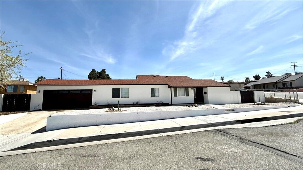 Property Photo:  821 Caliente  CA 92311 