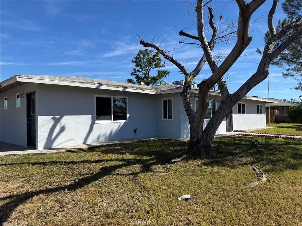 Property Photo:  24280 Cottonwood  CA 92553 