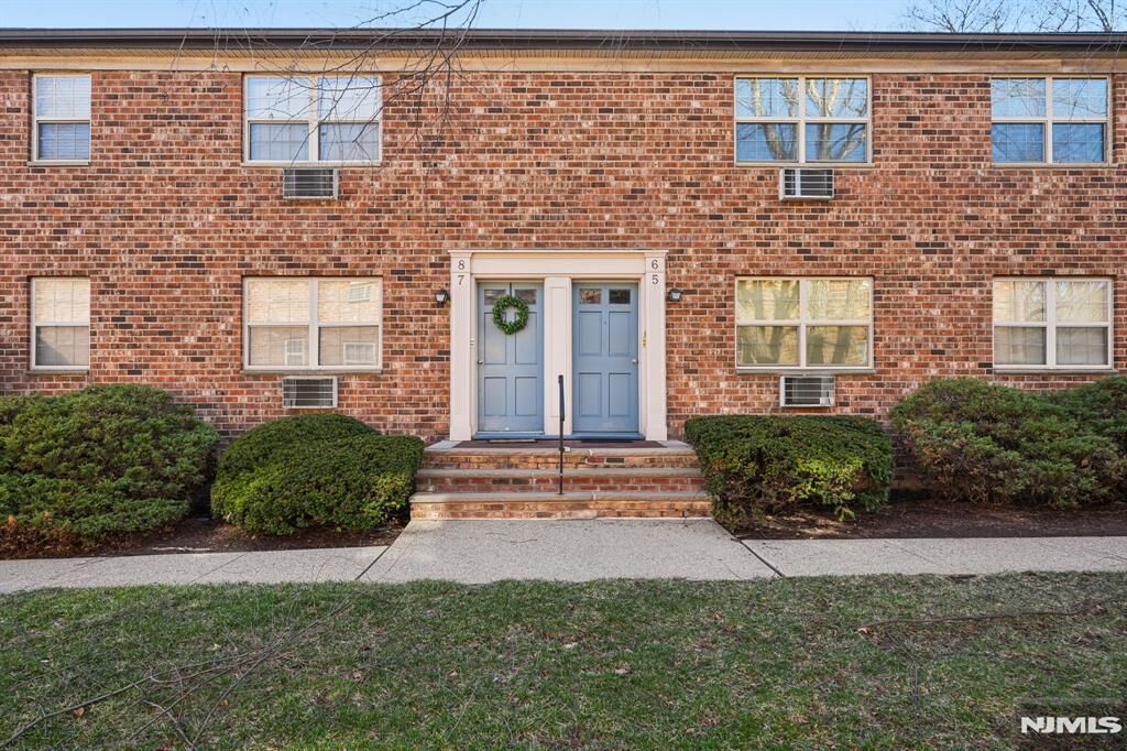 Property Photo:  19 Savage Road B6  NJ 07834 