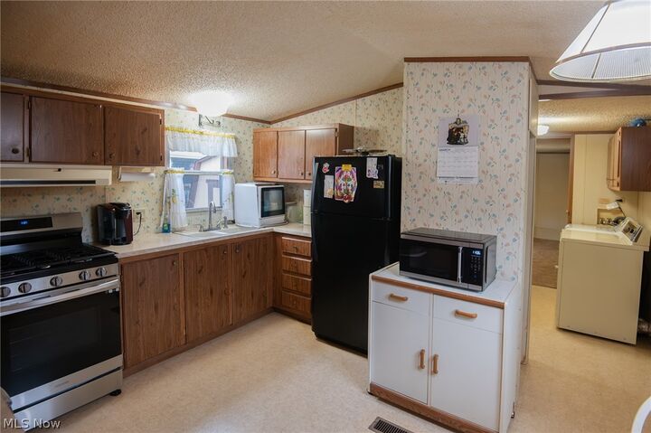 Property Photo:  708 Country Pines Drive SW  OH 44481 