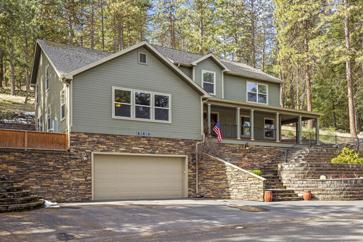 Property Photo: 840 Ponderosa Drive OR 97601