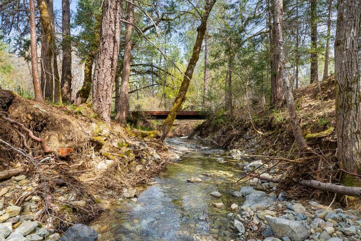 Property Photo: 8081 W Evans Creek Road OR 97537