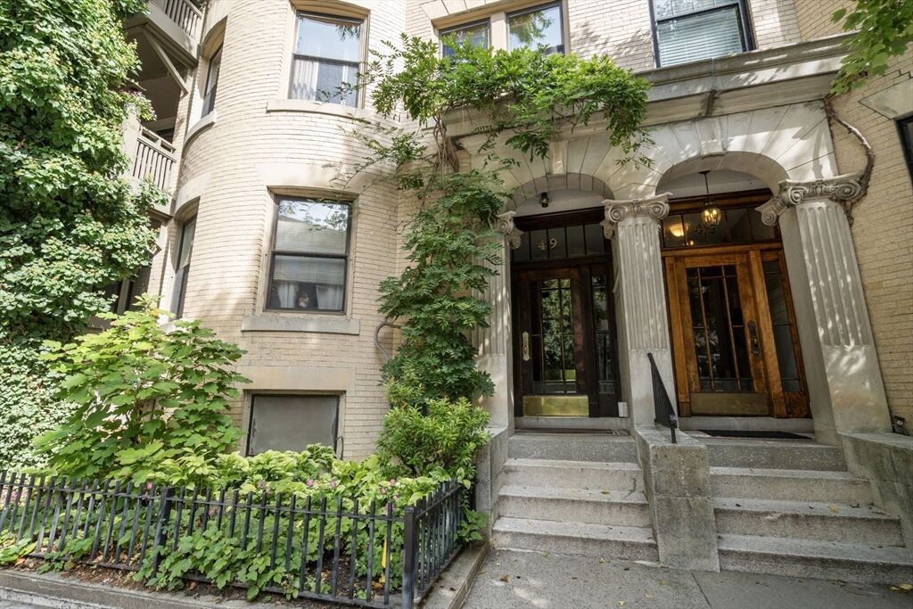 Property Photo:  49 Winchester St 2  MA 02446 