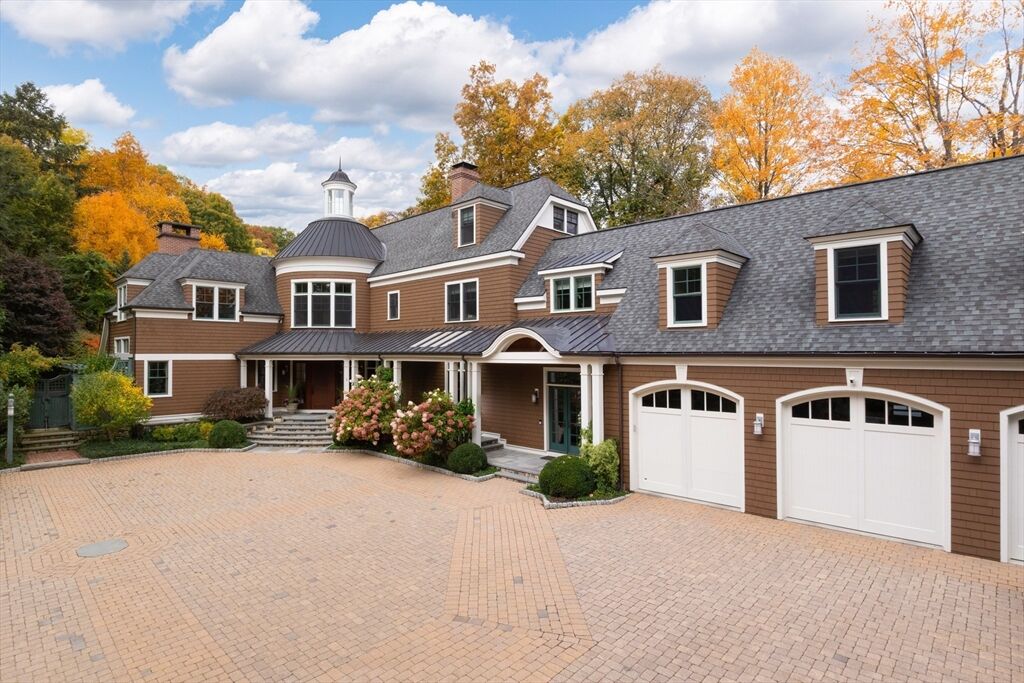 Property Photo:  1 Chestnut Place  MA 02445 