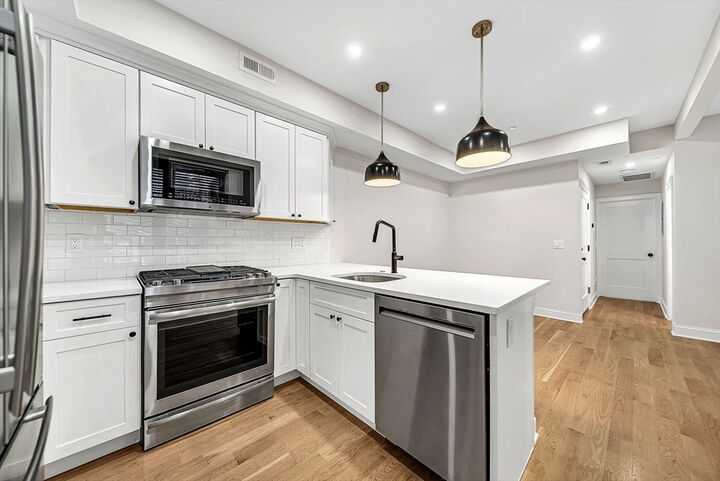 Property Photo:  5 Garden Ct 3  MA 02113 