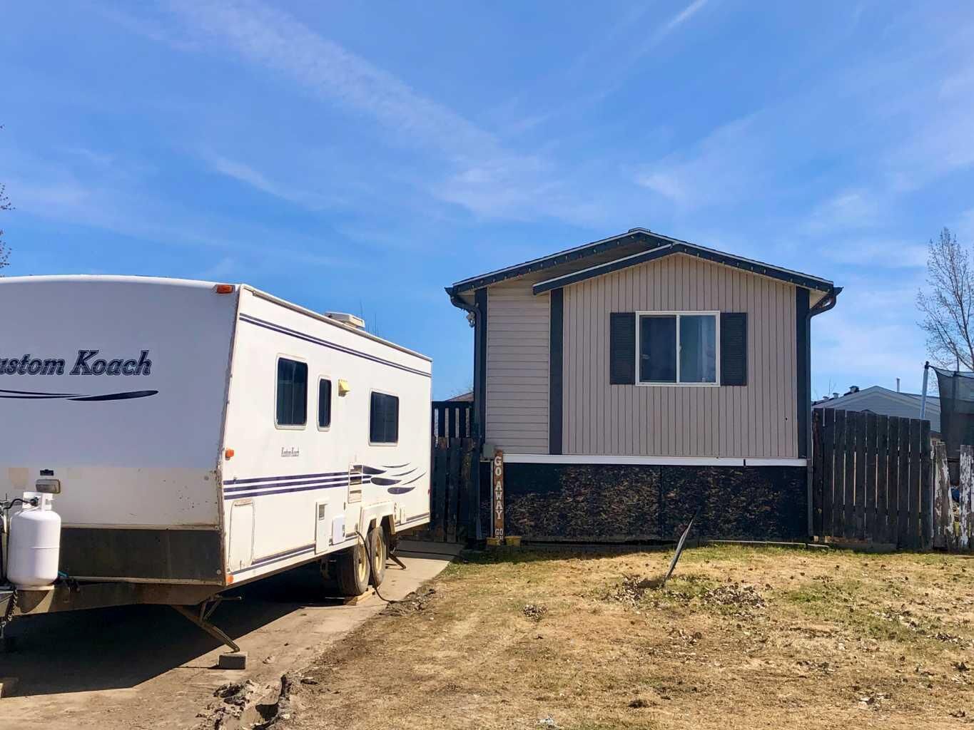 Property Photo: 3 Dewberry Road AB T0H 1Z0