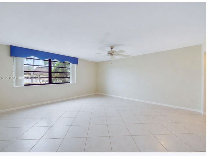 Property Photo:  1101 Colony Point Cir 101  FL 33026 