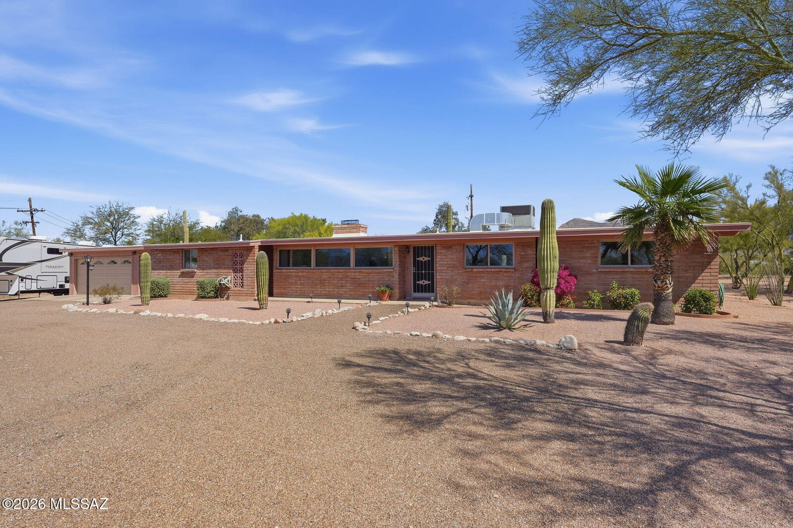Property Photo: 900 W Las Palmas Drive AZ 85704