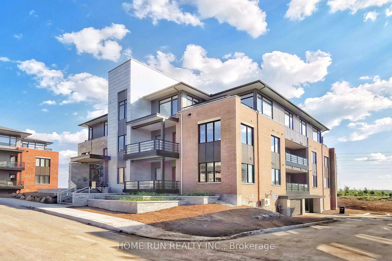 Property Photo: 170 Boundstone Way 203 ON K2T 0M8