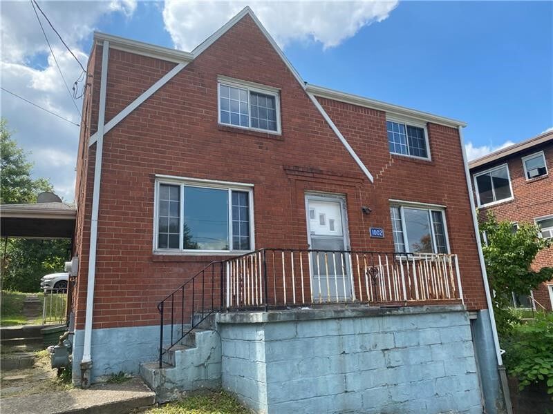 Property Photo:  1002 Hartman St  PA 15132 