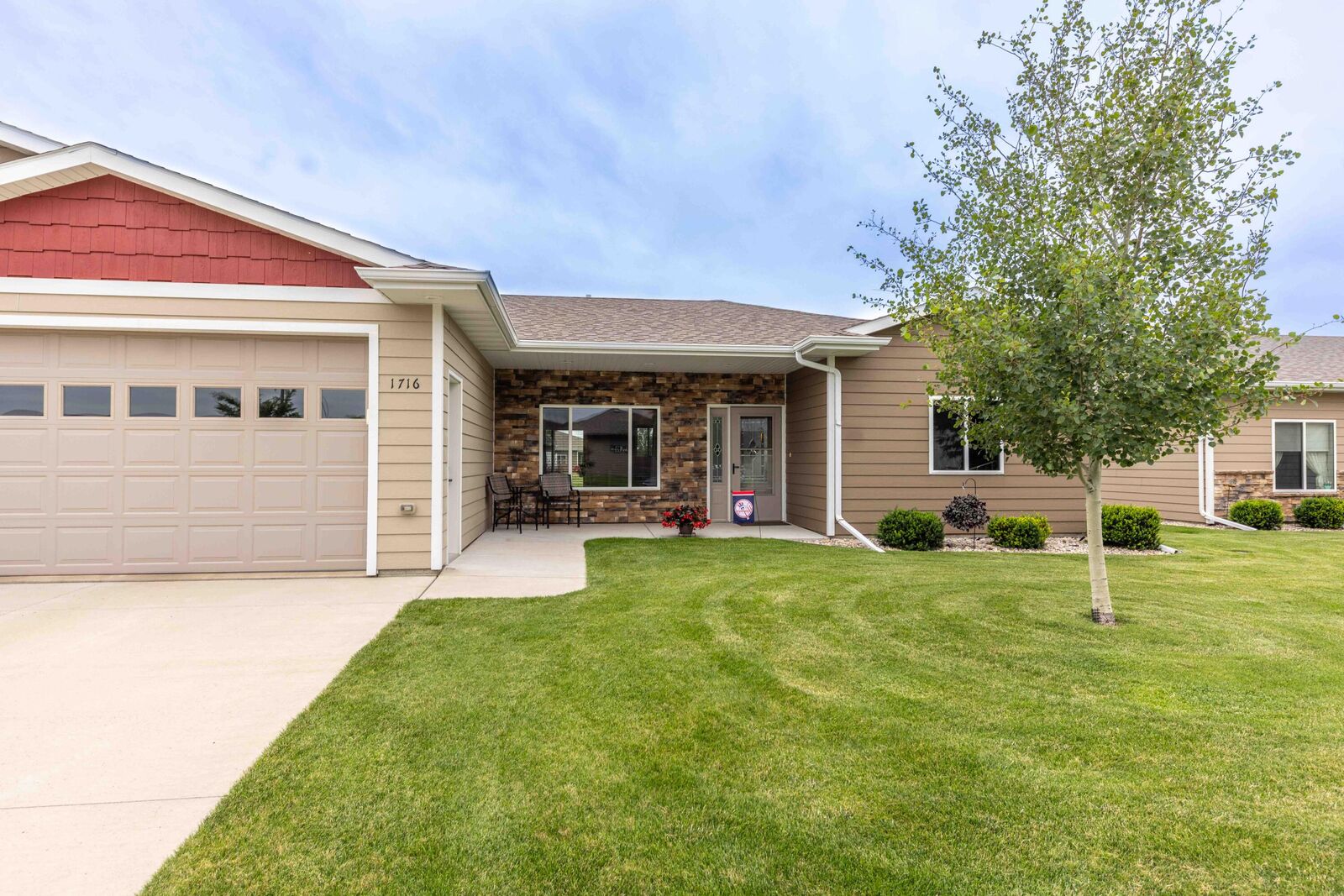 Property Photo:  1716 Miller Lane  SD 57401 