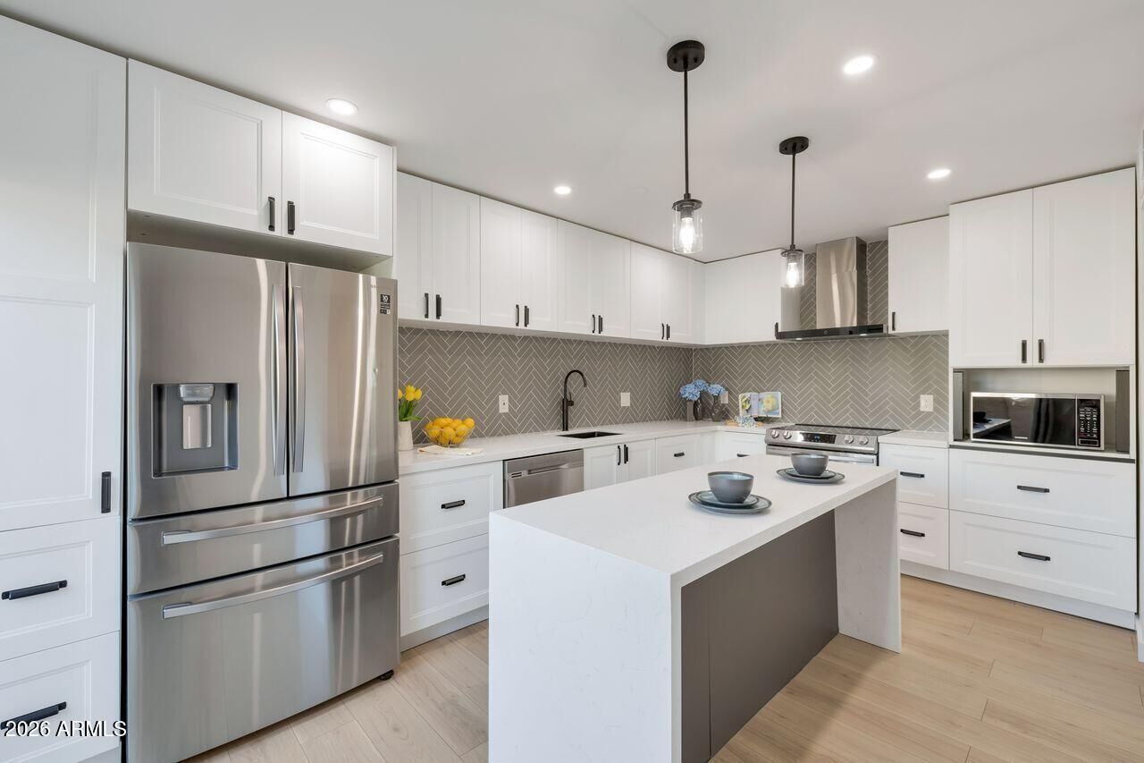 Property Photo: 8055 E Thomas Road E117 AZ 85251