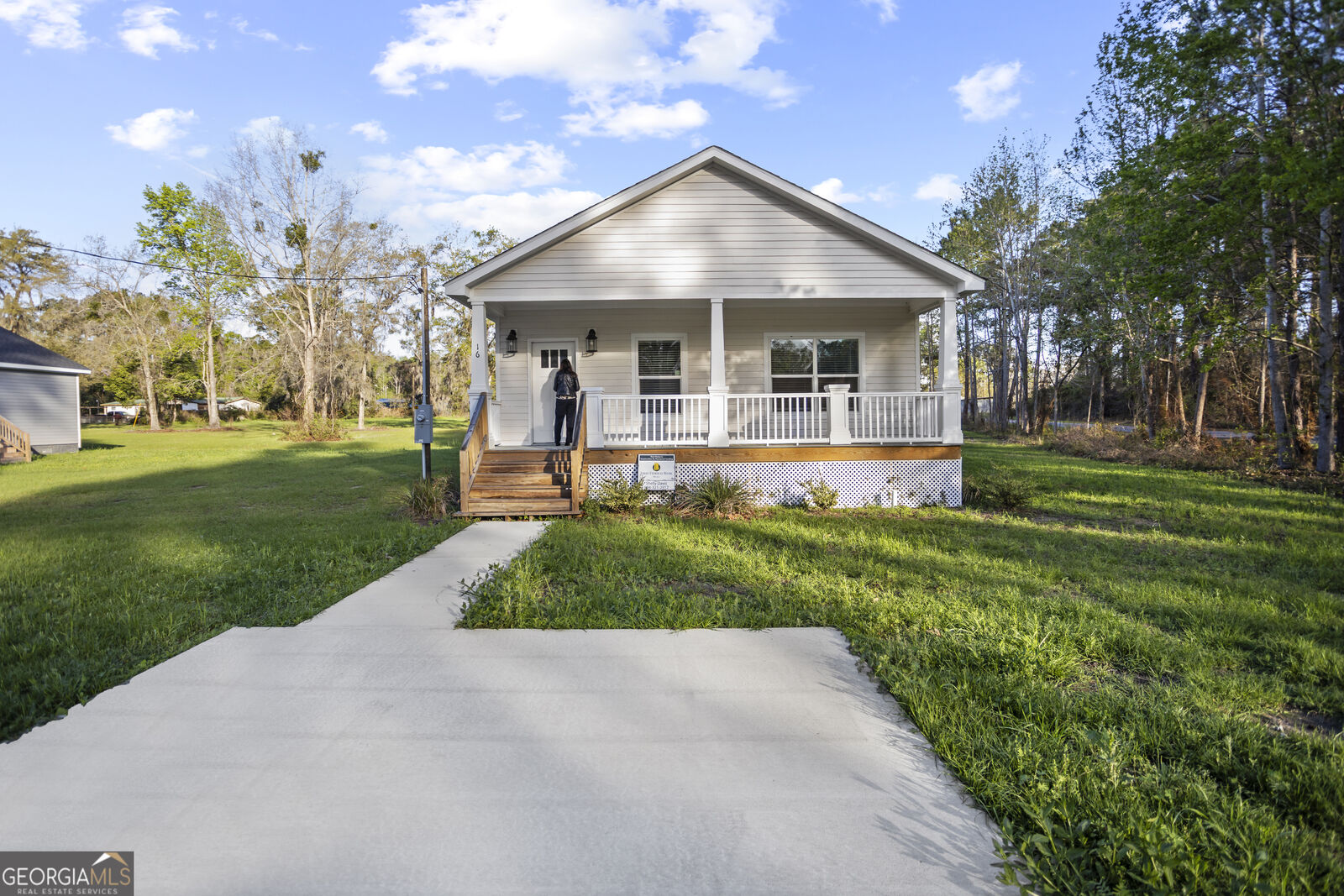 Property Photo:  16 SW Pear Street  GA 31316 