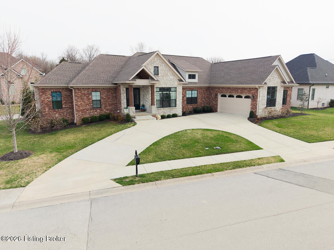 Property Photo: 3103 Twin Creek Dr KY 40245