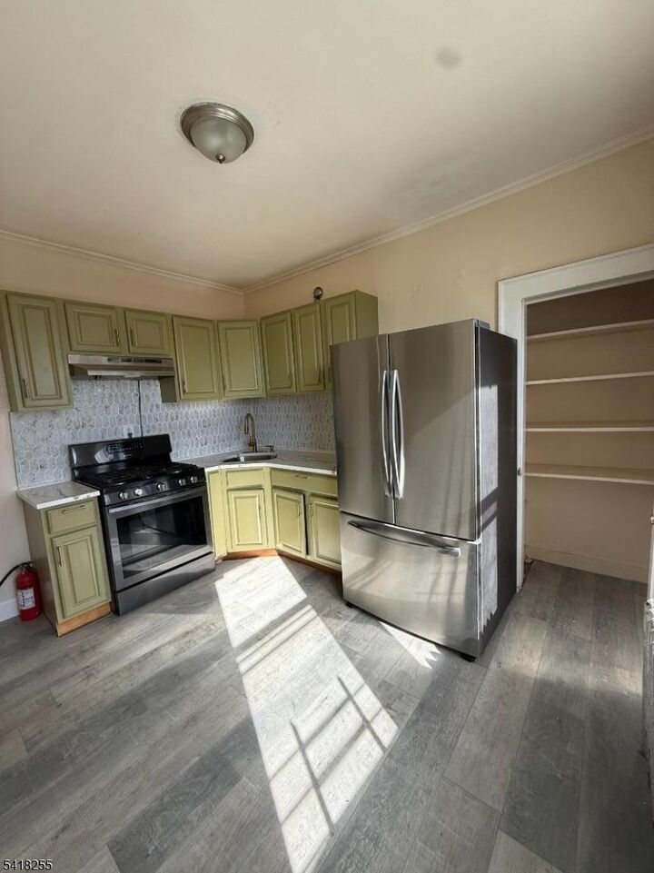 Property Photo:  486 Stuyvesant Ave 2  NJ 07111 
