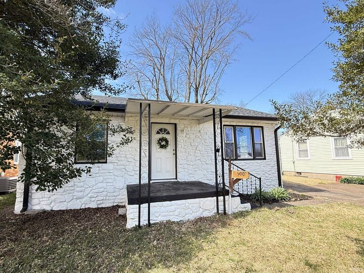 Property Photo:  900 N Kelsey Avenue  IN 47711 