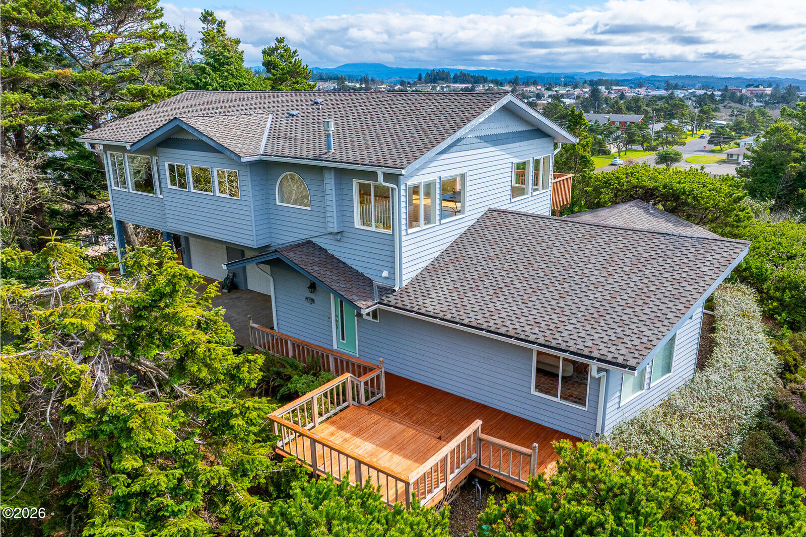 Property Photo: 421 NW 13th Street OR 97365