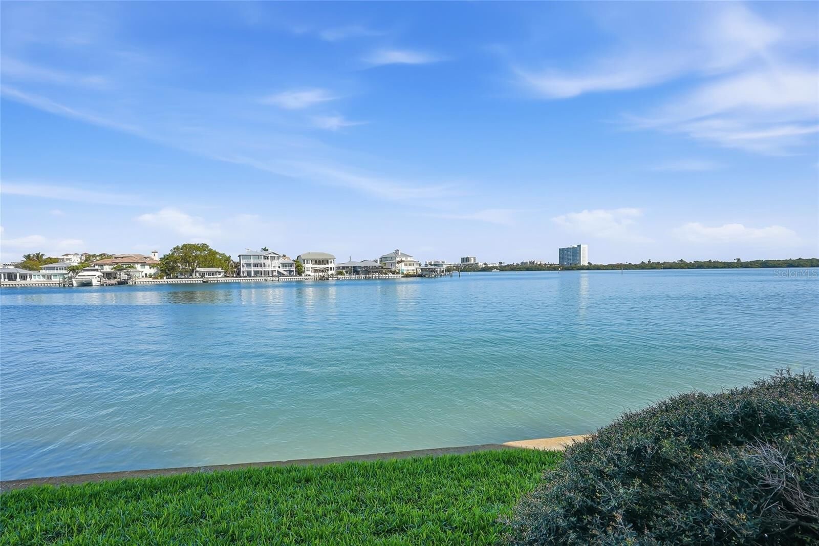 Property Photo:  868 Bayway Boulevard 101  FL 33767 