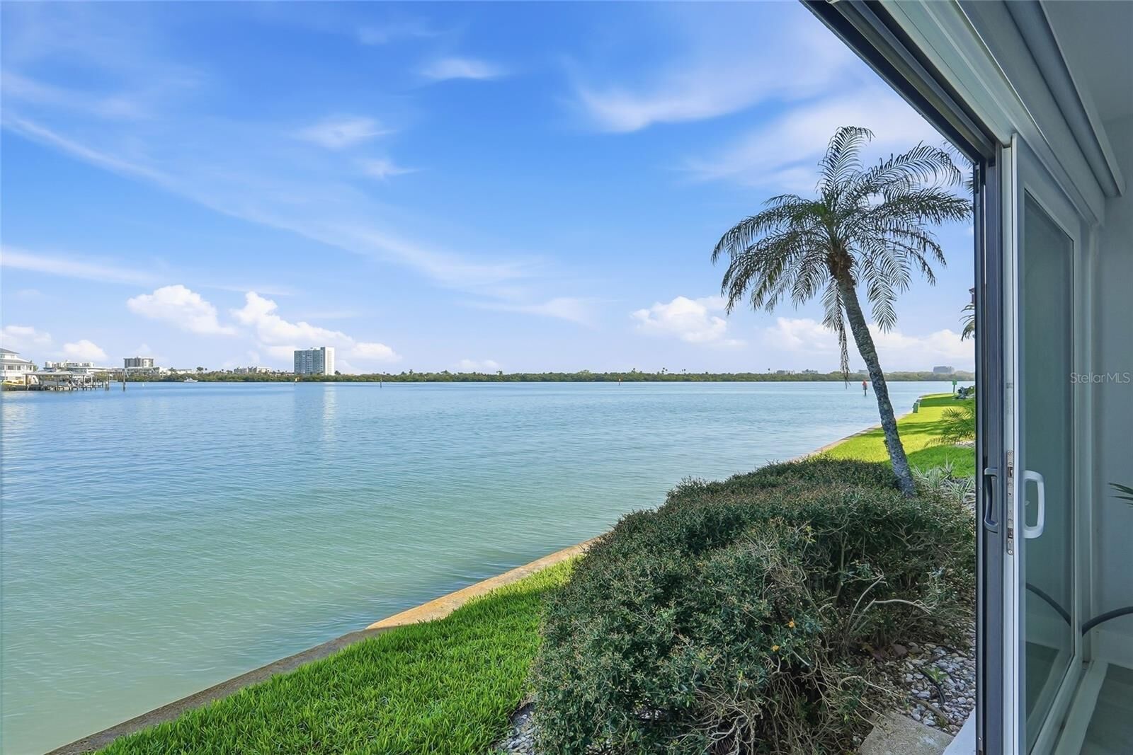 Property Photo:  868 Bayway Boulevard 101  FL 33767 
