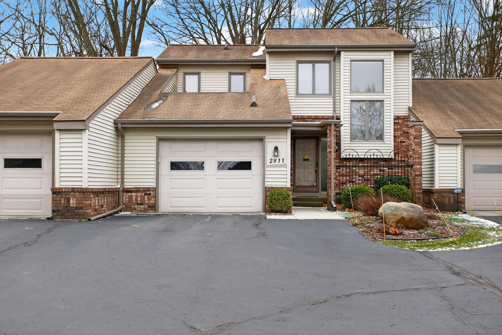 Property Photo:  2811 S Wooddale Drive  MI 49203 