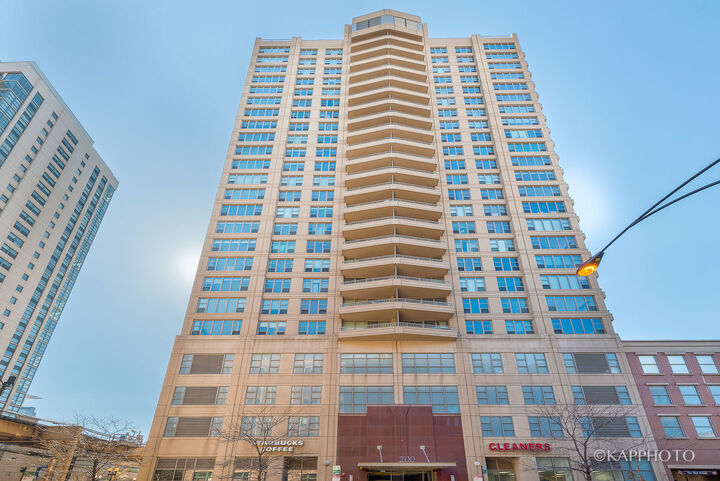 Property Photo: 200 N Jefferson Street 1503 IL 60661