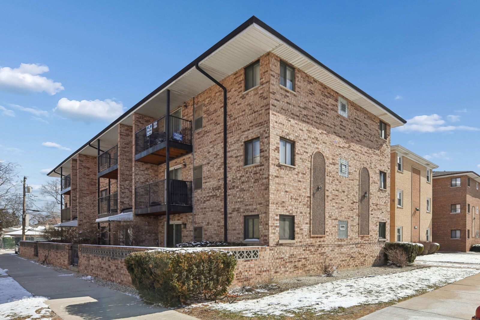 Property Photo:  6005 N Neola Avenue 2B  IL 60631 