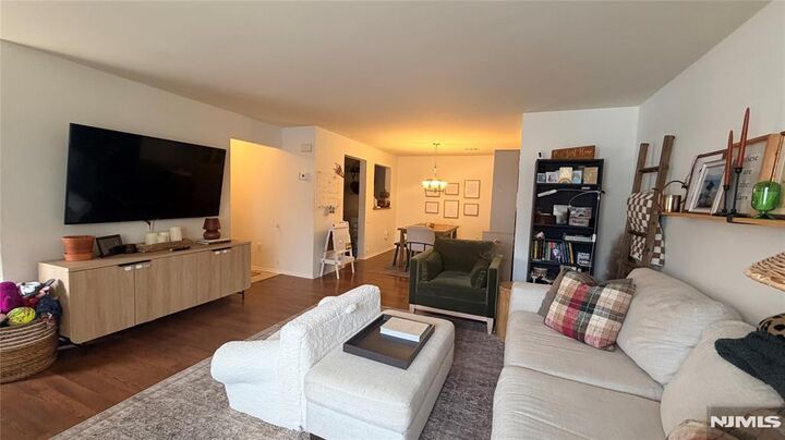 Property Photo:  2098 Francis Court 2098  NJ 07430 