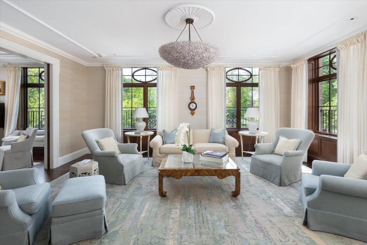 Property Photo: 250 Boylston St 2 MA 02116