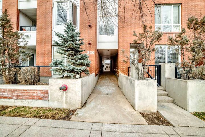 Property Photo:  830 Centre Avenue NE 204  AB T2E 9C3 