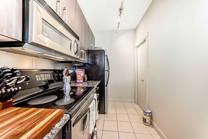 Property Photo:  830 Centre Avenue NE 204  AB T2E 9C3 