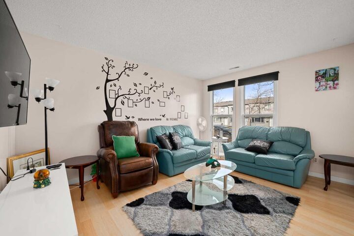 Property Photo:  124 Berkley Way NW  AB T3K 1B6 