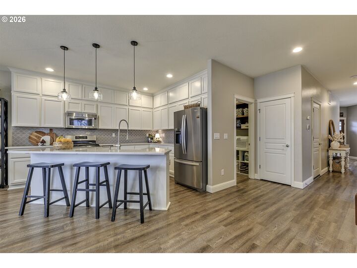 Property Photo: 2084 SE 48th Ave OR 97123