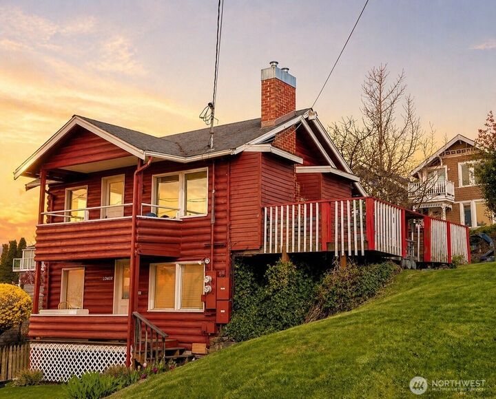 Property Photo:  522  12th Street  WA 98225 