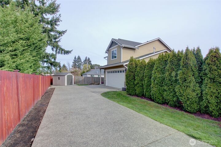 Property Photo: 1709 Hillcrest Loop WA 98274