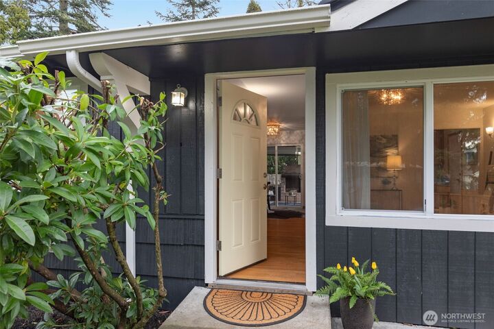 Property Photo:  20068  21st Avenue NE  WA 98155 