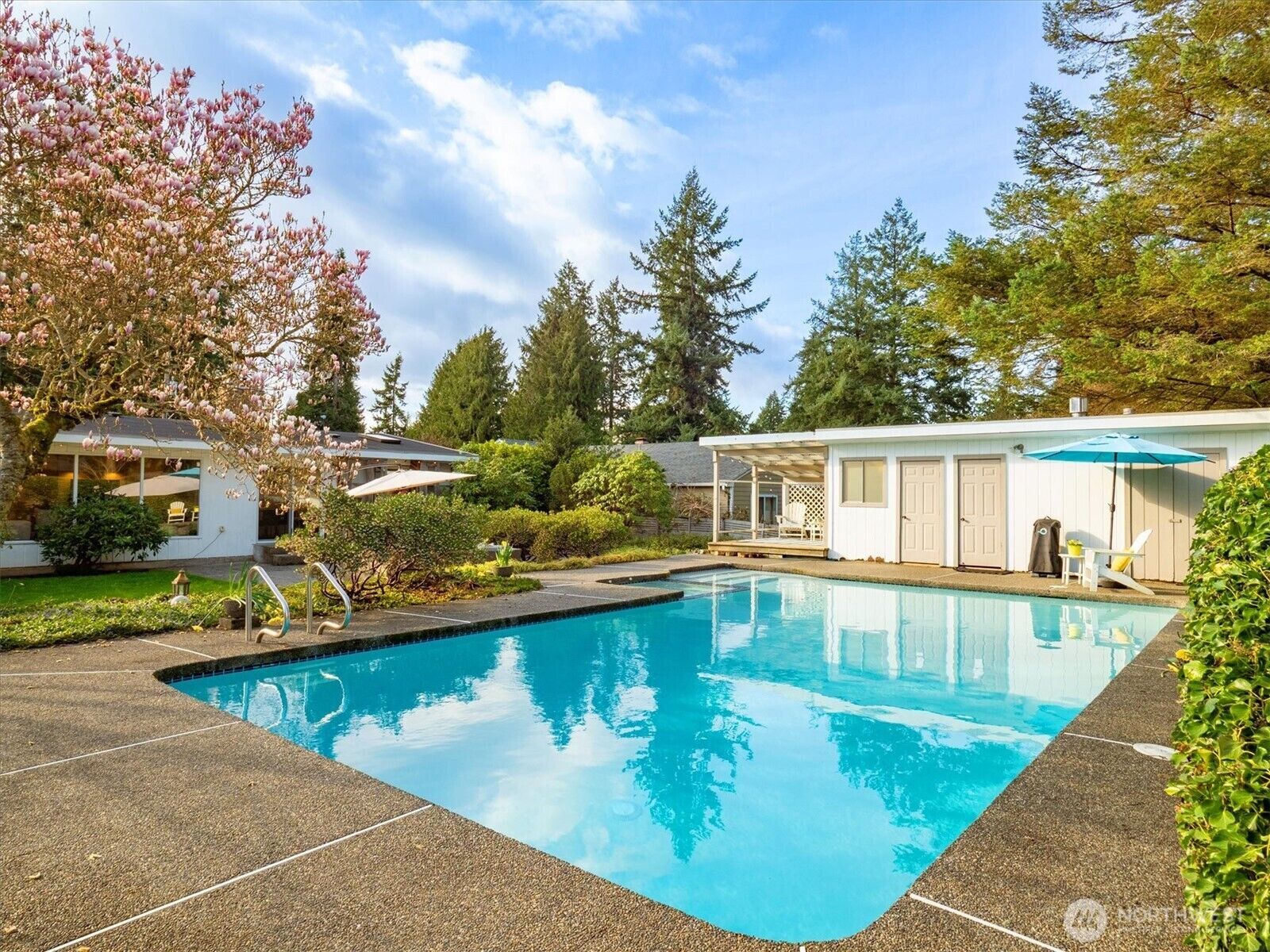 Property Photo: 13744 Ashworth Avenue N WA 98133