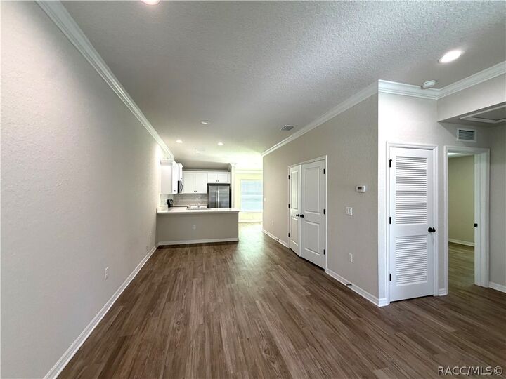 Property Photo:  934 S Apopka Avenue  FL 34452 