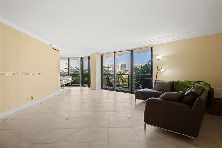 Property Photo: 19667 Turnberry Way 4H FL 33180