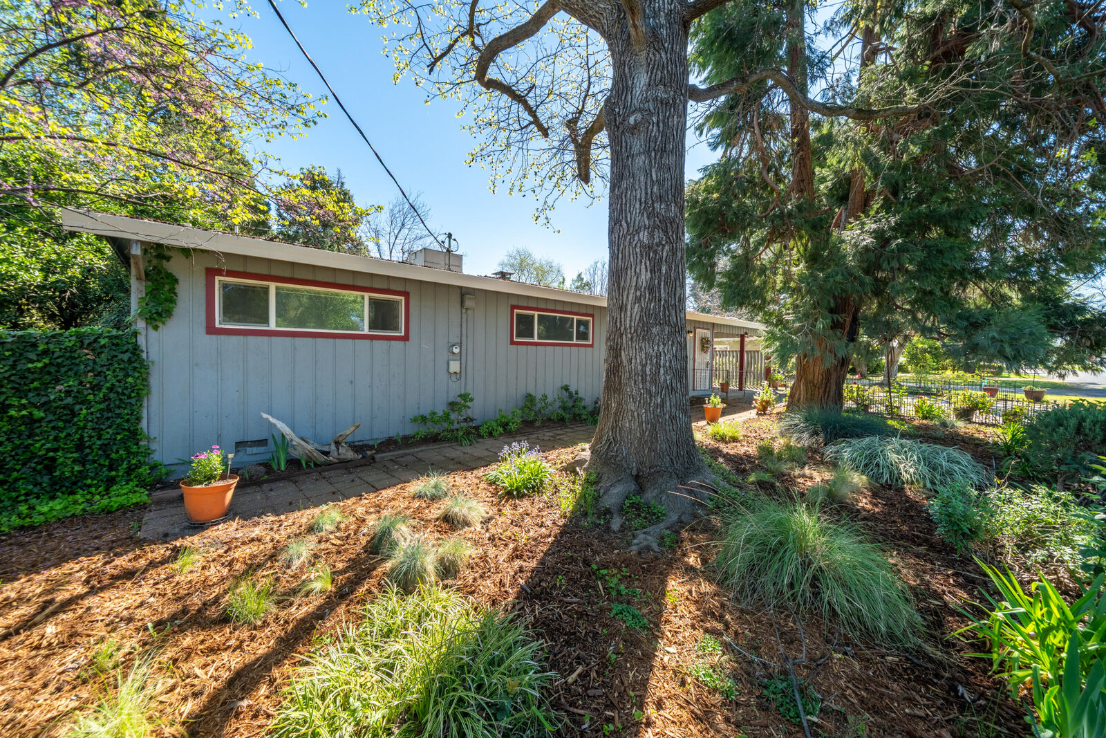 Property Photo: 3081 Henderson Road CA 96002