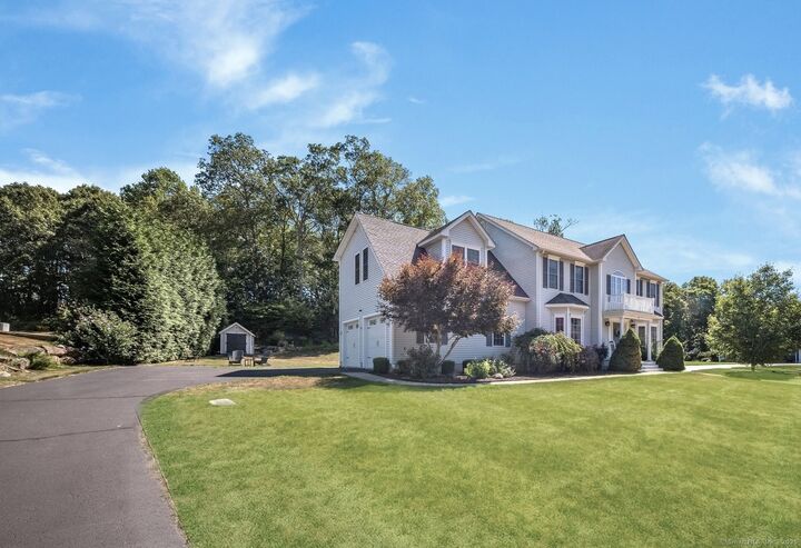 Property Photo:  98 Arbor Crossing  CT 06333 