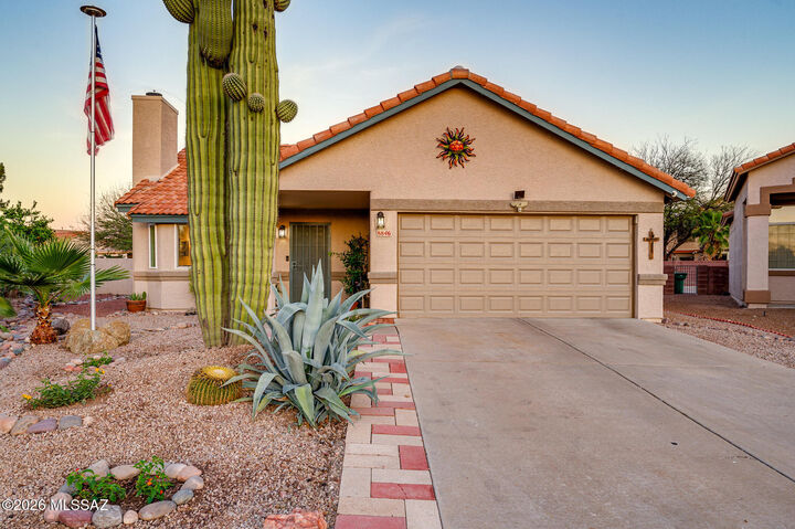 Property Photo:  8846 N Willeta Drive  AZ 85743 